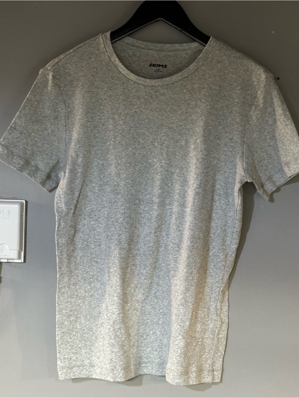 SKIMS heather grey ribbed t sz.Lrg